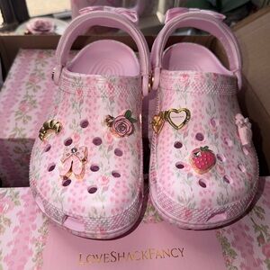 CROCS Kids Floral Pink Classic Clog with Gold Charms. Kids size 2.